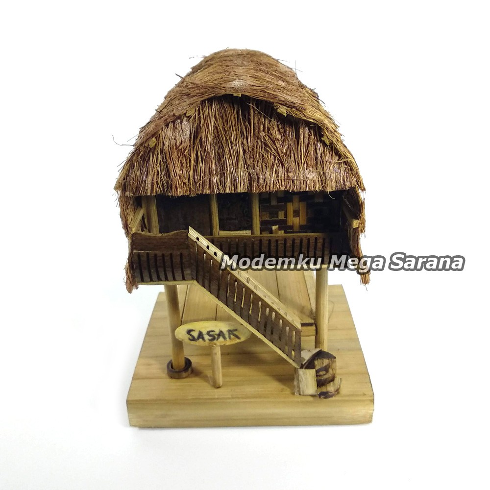 Miniatur Rumah Adat Lombok / Rumah Adat Sasak dari bambu