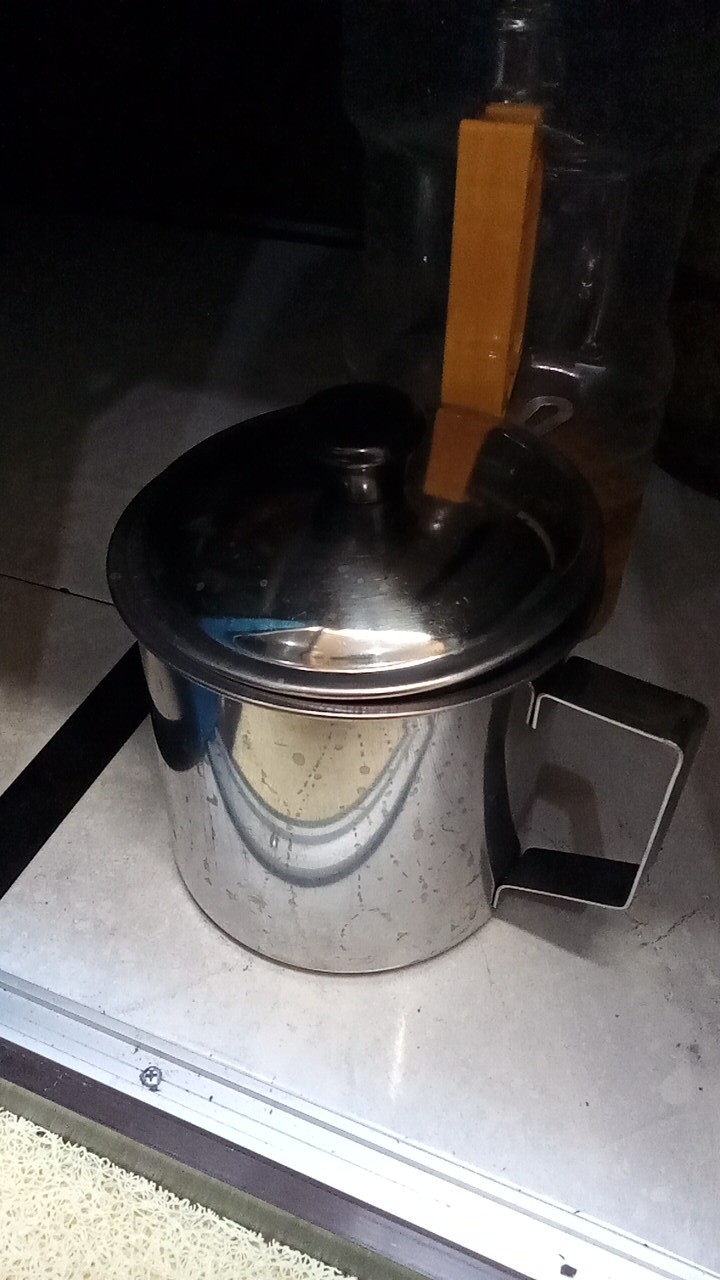 B-101 Oil Pot Stainless 12 Cm / Saringan Minyak 1.2 Liter Bq