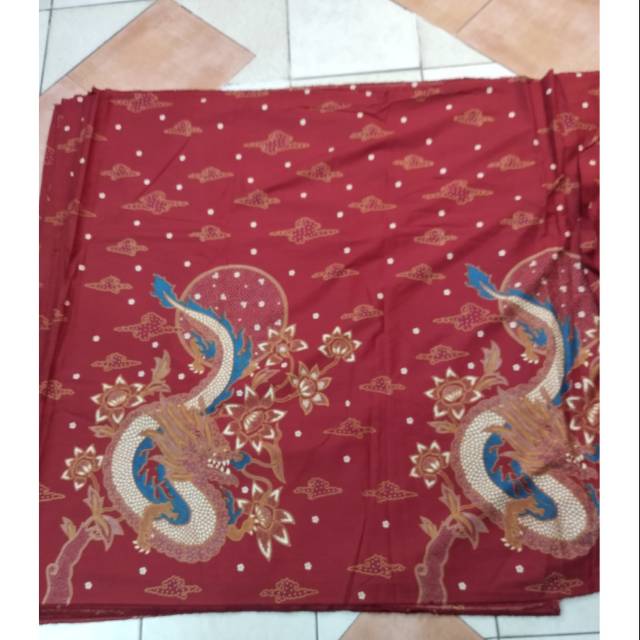 Kain Batik solo motif naga warna dasar merah