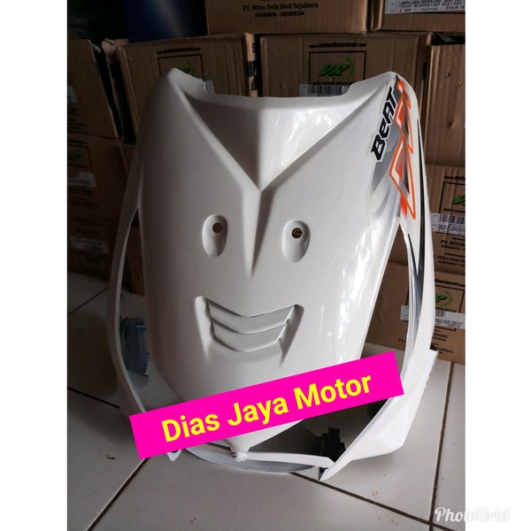 Tameng dasi beat karbu putih