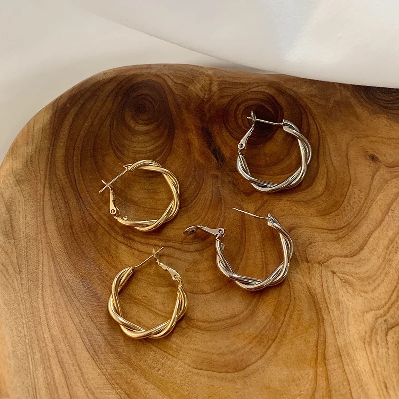 Fashion geometric twist earrings personality simple metal earrings 210807