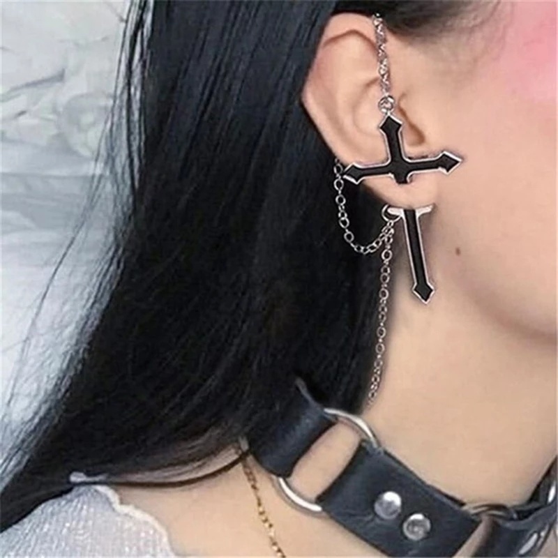 1 Pasang Anting Stud Rantai Panjang Liontin Salib Warna Hitam Gaya Vintage Hip-Hop Untuk Wanita