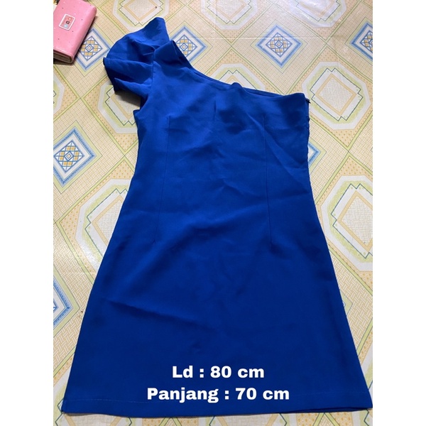 dress tarzan one shoulder pesta