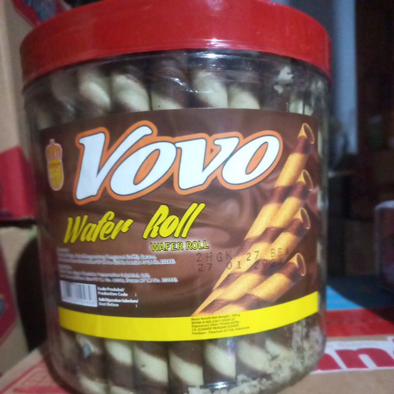 wafer roll vovo Astor coklat