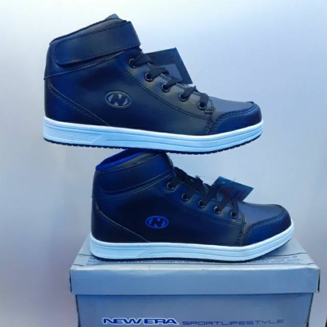 New Era LUXIO Sepatu Sekolah Perekat Tali