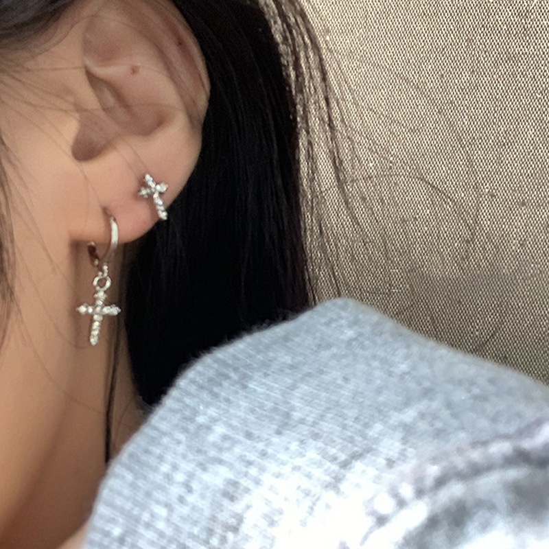 Anting Tusuk Gantung Wanita Desain Salib Hias Kristal Gaya Punk / Retro / Gothic Untuk Pesta