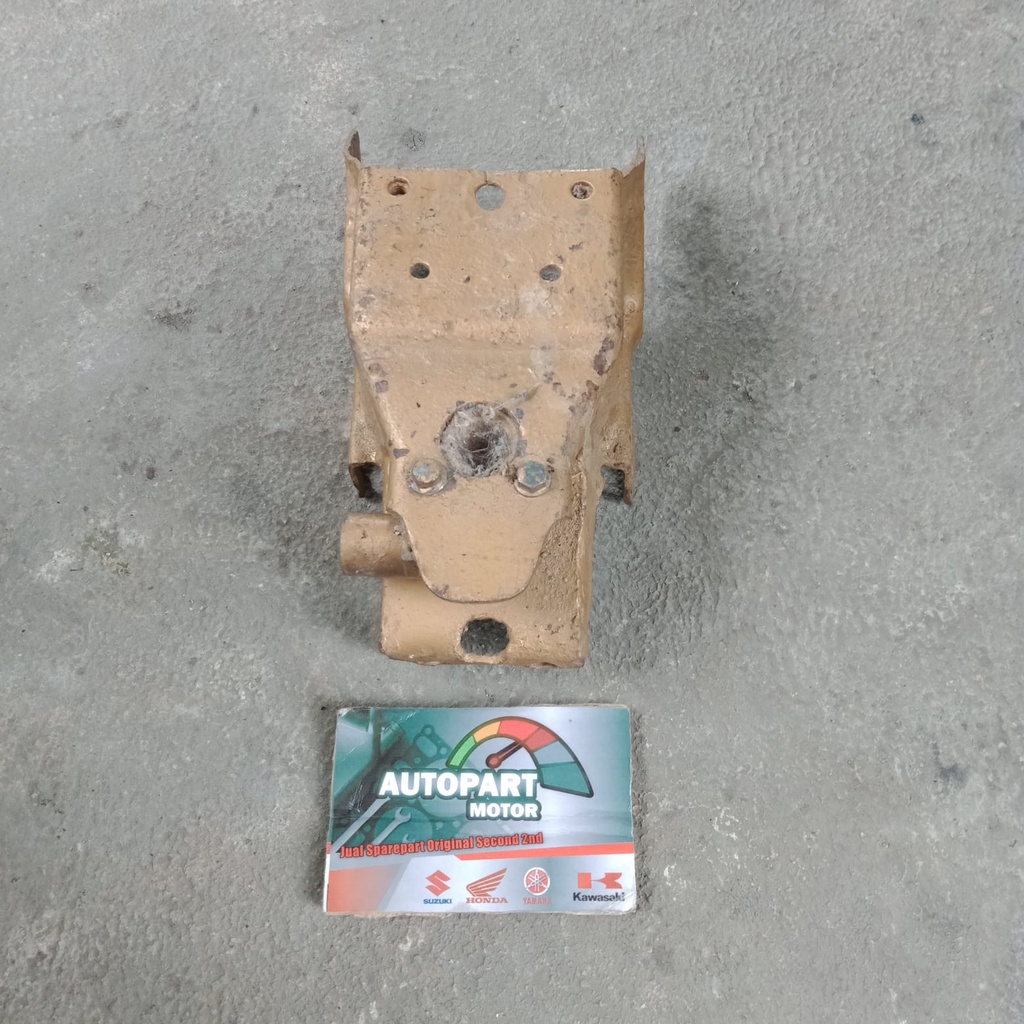 dudukan besi spakbor belakang c700 c800 supercub supercub original