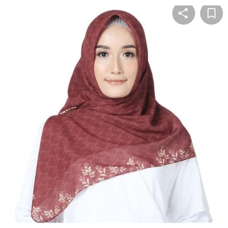 segi empat motif elzatta Scarf Kanara Fadhila, Scarf bahan voal yang lembut dilengkapi detail monogr