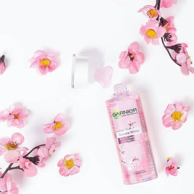 Garnier Sakura White Essence Lotion