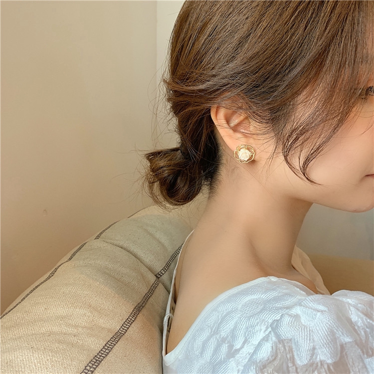 Anting Wanita Mawar Putih Elegan Korea