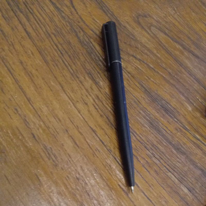 

Pulpen Hitam Polos