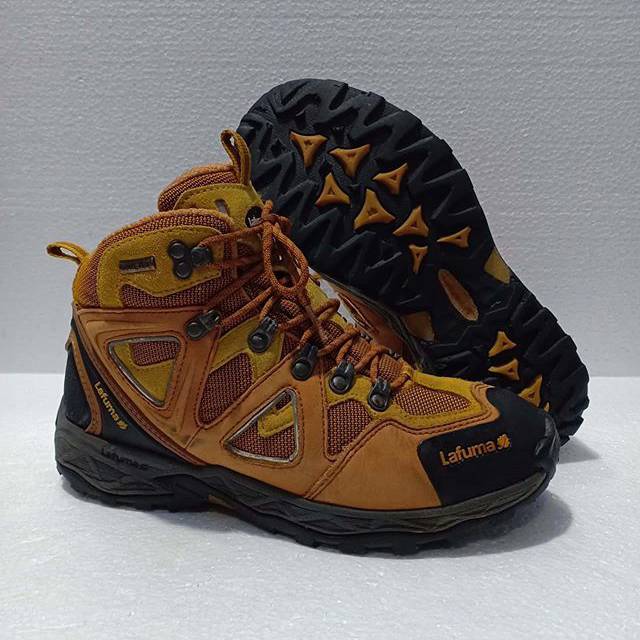Sepatu gunung lafuma