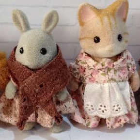 Sylvanian Babblebrook Grandma etc