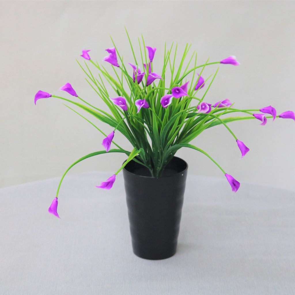 Retaily PT47 Pot Tanaman Hias Bunga Calla Lily Warna Bunga Plastik Dekorasi Ruangan Mini Artifisial Plant