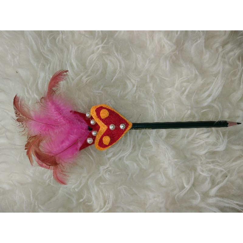 

pensil dari bulu ayam