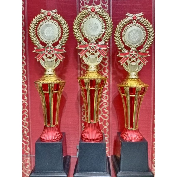

piala bodi garis pita