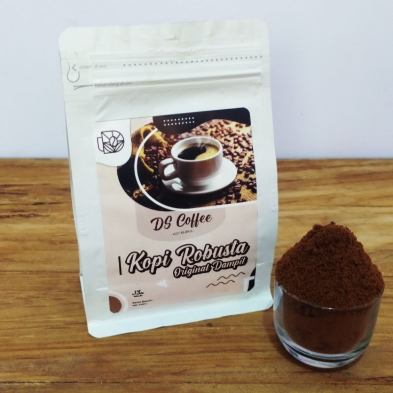 

Kopi Bubuk Robusta Asli Dampit 100% Robusta atau Kopi Murni, Kopi Murni dengan Kemasan 1 kg dari biji kopi pilihan, natural proses, type roas medium to drack dengan grinder Fine cocok untuk kopi tubruk, exspreso, turkis.