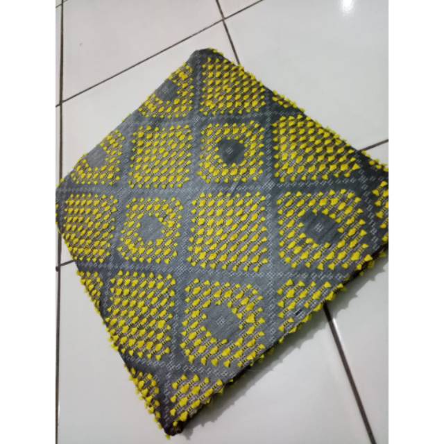 Kain tenun sutra bulu