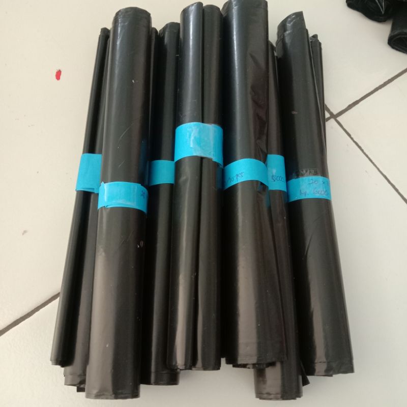 

Plastik polymailer 20*30 Hitam