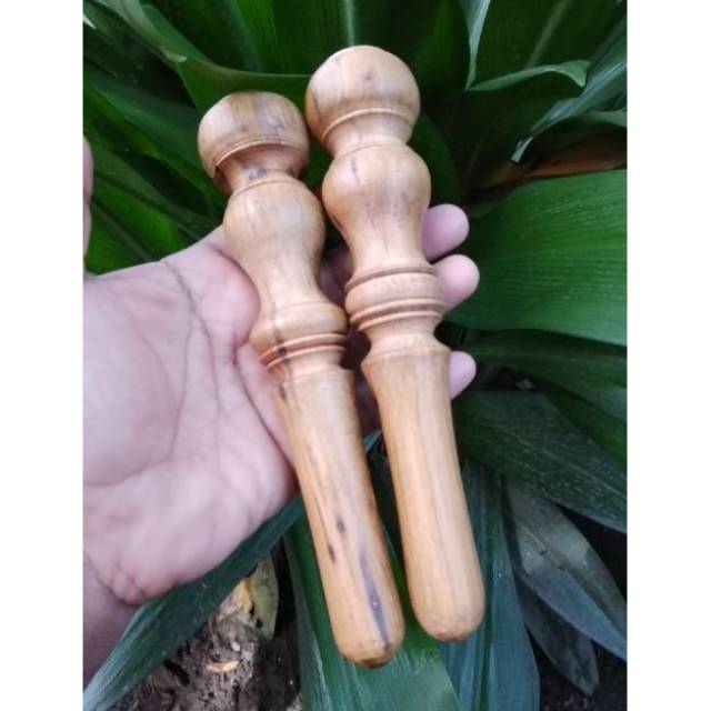 Alat pijat kayu gaharu buaya