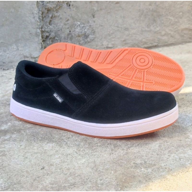 Sepatu Vans Slip On Classic /Vans Slip On Oldskool Klasik Black  White Import BNIB /Vans Slip ON Terlaris