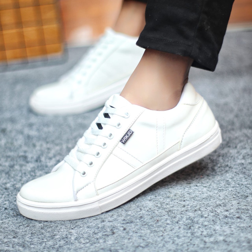 MOGU Sneakers Kasual Hitam Trendy Original Simple Footwear Kulit Sintetik Anti Slip