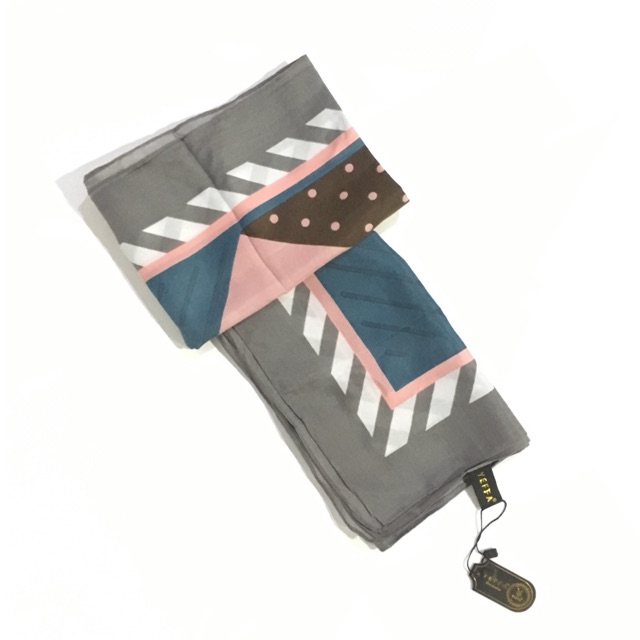 Hijab segi empat motif yeffa al amany