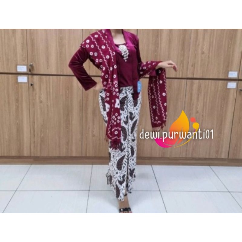 Set Pakaian Wanita adat jawa|Marun