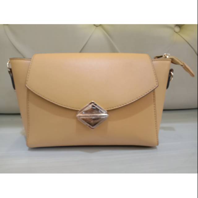 Tas wanita Elizabeth new arival guys ori Elizabeth idr rp. 500.000 ayo guys cepet diorder