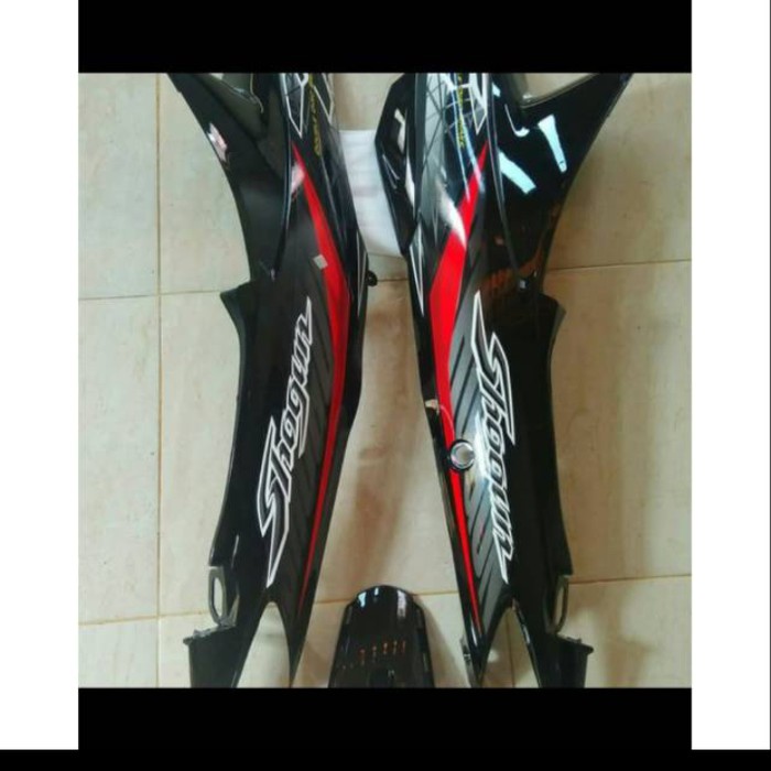 Cover body shogun R 125 / shogun sp hitam plus striping