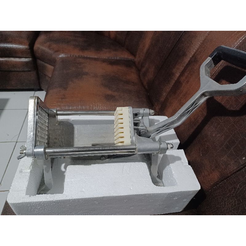 

AlatPemotongKentangBekas