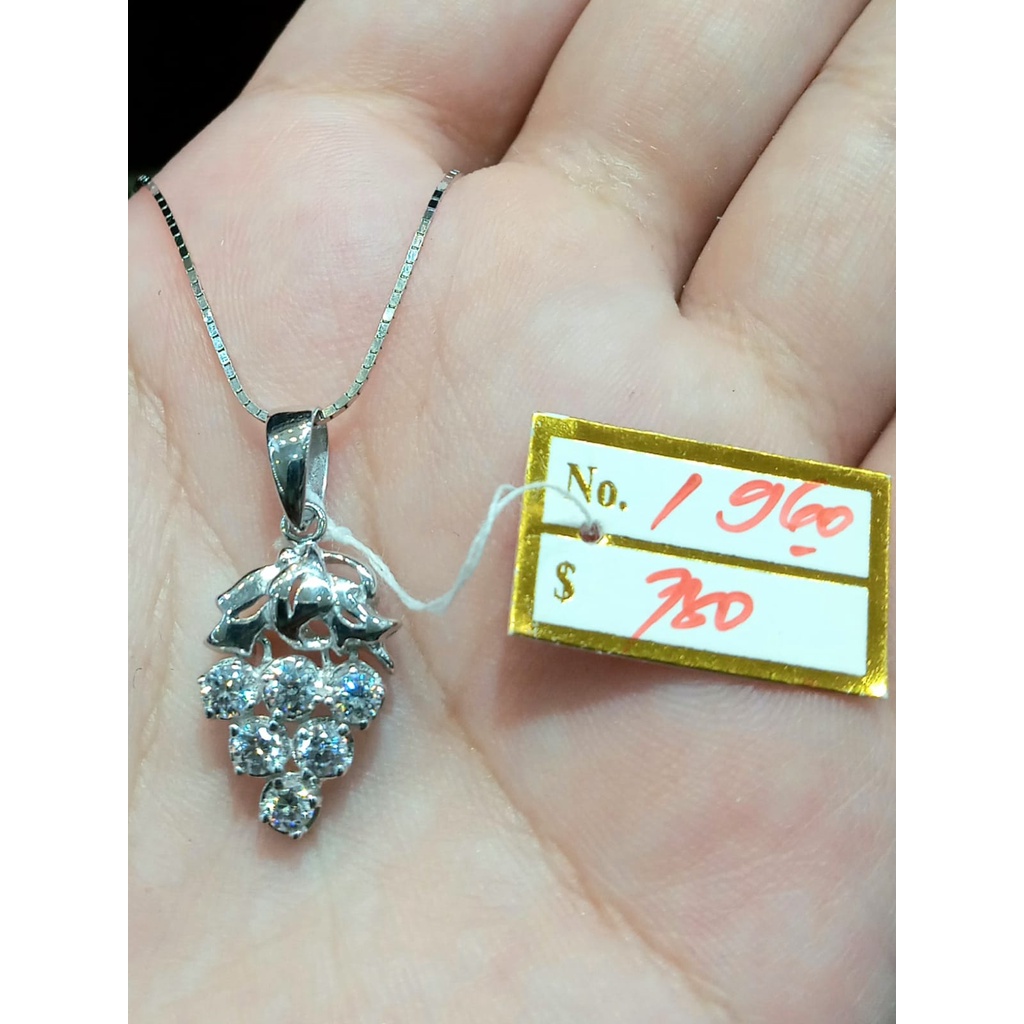 Liontin Pendant Emas Putih Anggur Kadar 75% 1.96 Gram (Tanpa Kalung)