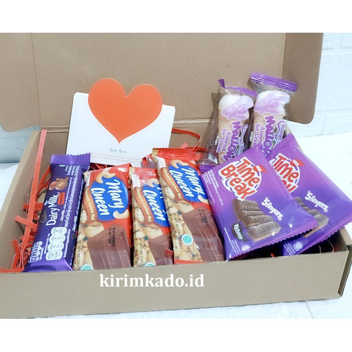 

SPECIAL GIFT / paket hampers hadiah valentine coklat +kartu ucapan surprise box murah