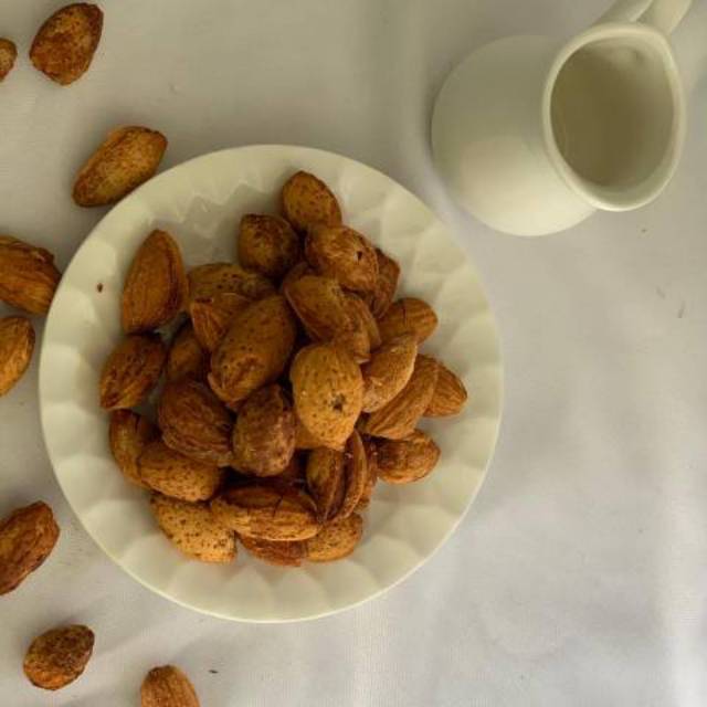 

Kacang Almond Roasted 1kg / Kacang Arab / Kacang Almond / kacang panggang