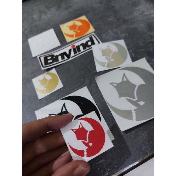 STICKER LOGO WHITEFOXPROJECT CUTTING