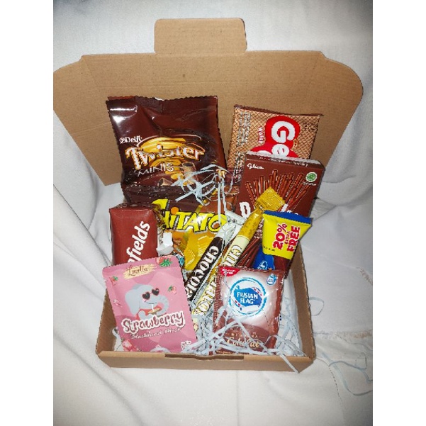 

HAMPRES / SNACK BOX /GIFT BOX / HADIAH ULANG TAHUN /ANNIVERSARRY/WISUDA/DLL
