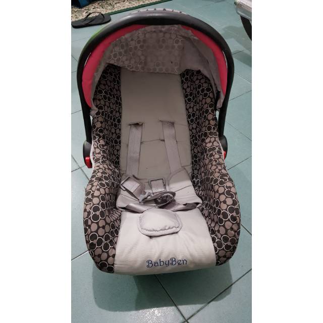 Preloved Carseat BabyBen polkadot