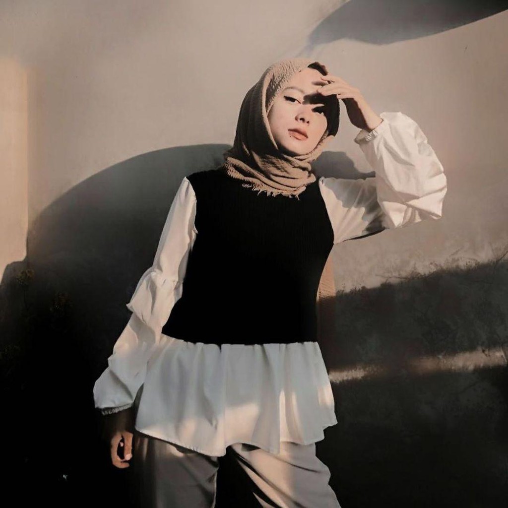 SEA 1KG MUAT 5PCS | BLOUSE MONOCHROME BLACK AND WHITE FASHION WANITA HITS  SELEBGRAM MUSLIMAH