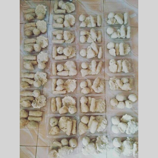 

Pempek frozen LK. . Isi 2 kpl selam kecil, 1 pempek lenjer, 1 pempek adaan, 1 pempek kulit