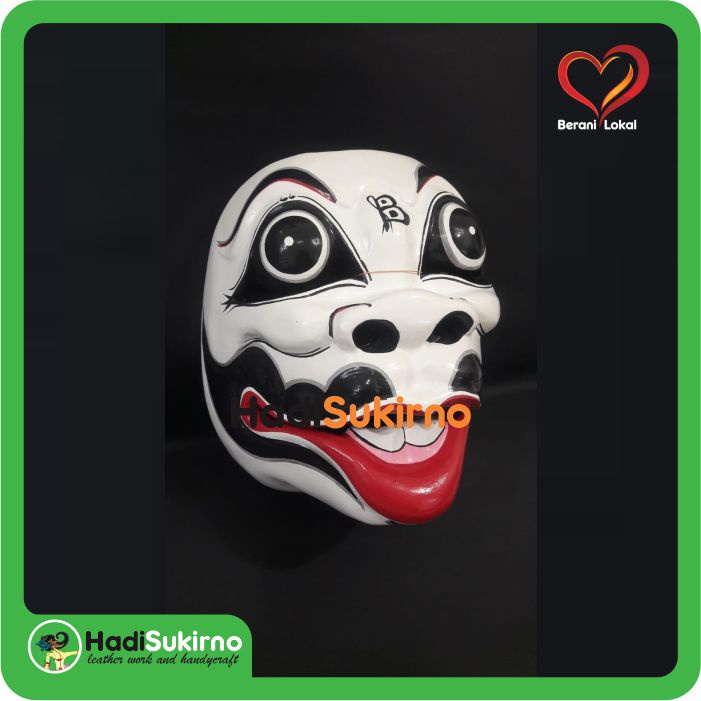Topeng kayu Punokawan cat Bagong putih