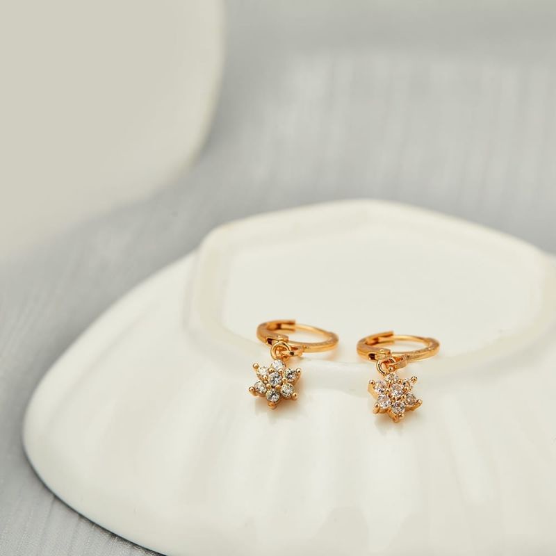 Anting Wanita Motif Bunga Permata Full Gold Anti Karat