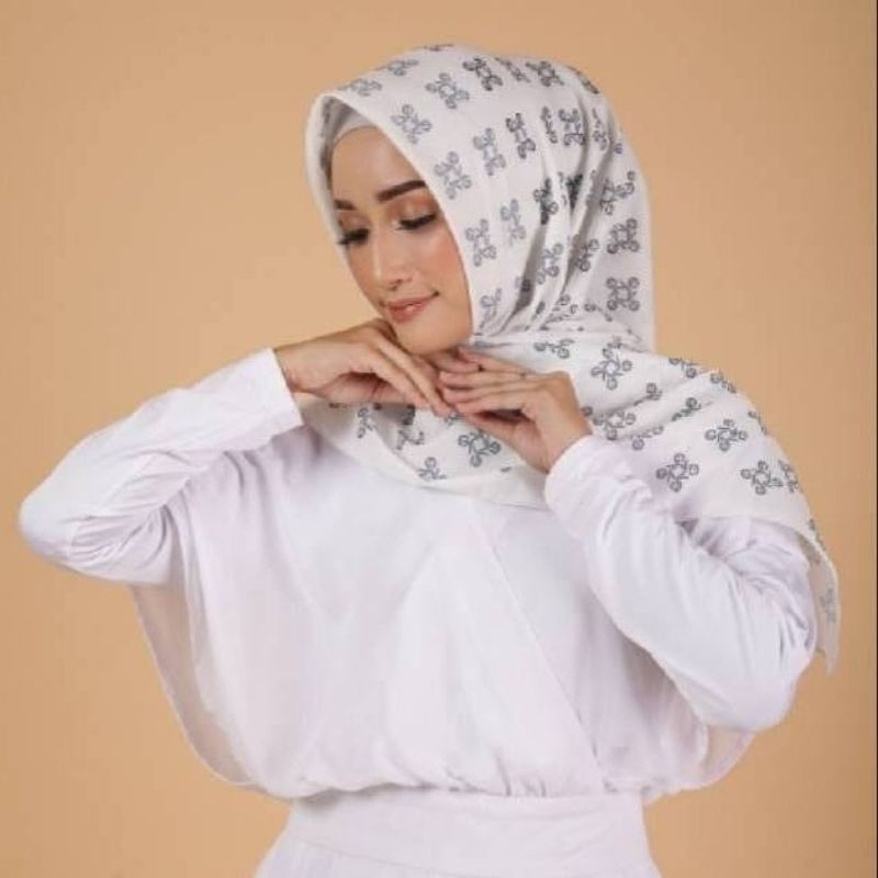 Hijab Segi empat  elzatta Putih Kerudung Jilbab Motif Kanara Raissa 902