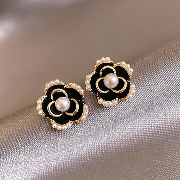 Anting Stud 925 Silver Needle Bentuk Mawar Hitam Aksen Mutiara Gaya Korea Retro Untuk Wanita