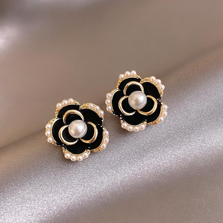 Anting Stud 925 Silver Needle Bentuk Mawar Hitam Aksen Mutiara Gaya Korea Retro Untuk Wanita