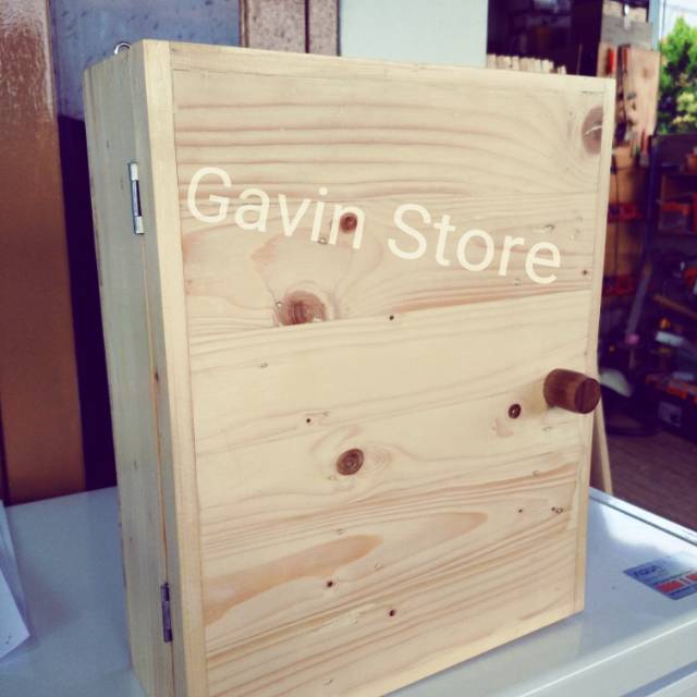 

Wooden art kotak P3K