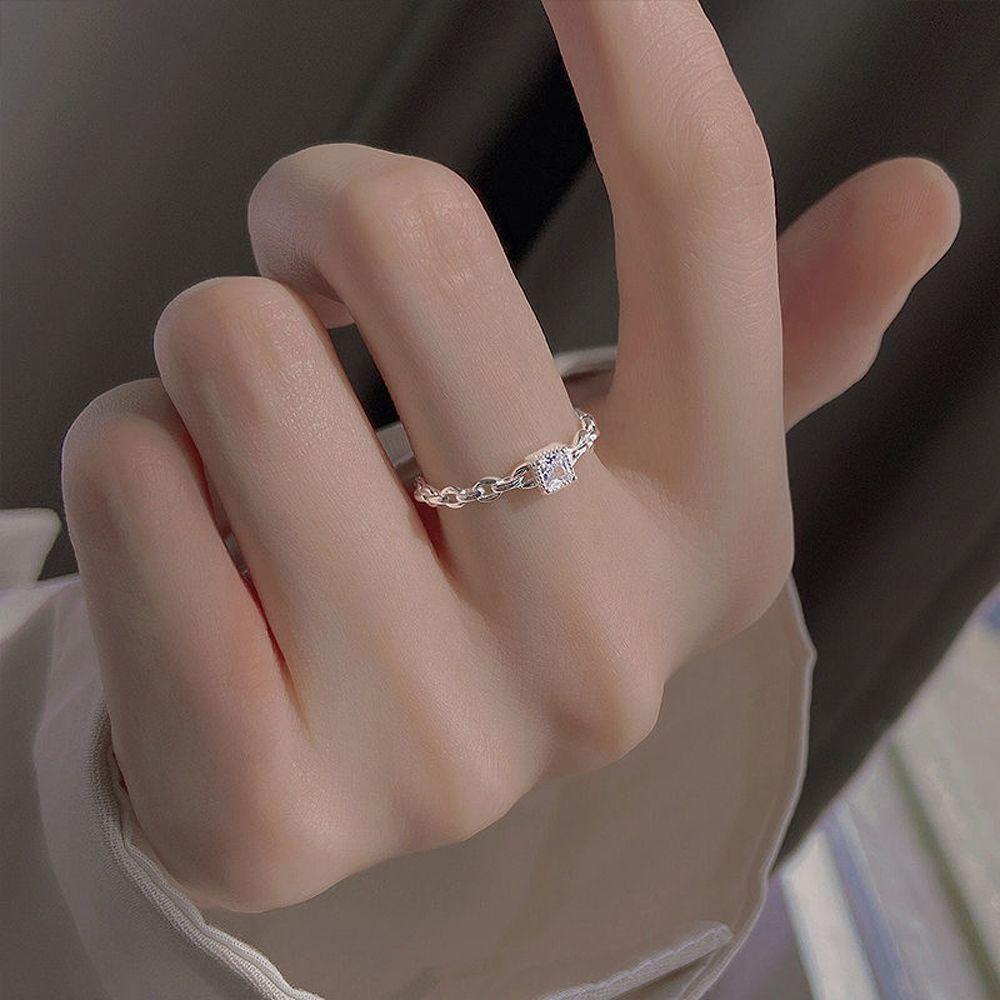 Cincin Jari Bentuk Persegi Bahan Zirkon Warna Silver Untuk Wanita