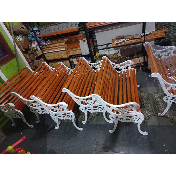 Kursi Kayu - Kursi Taman/Teras/Tamu Besi Cor Bangku Kayu 105Cm Putih Coklat