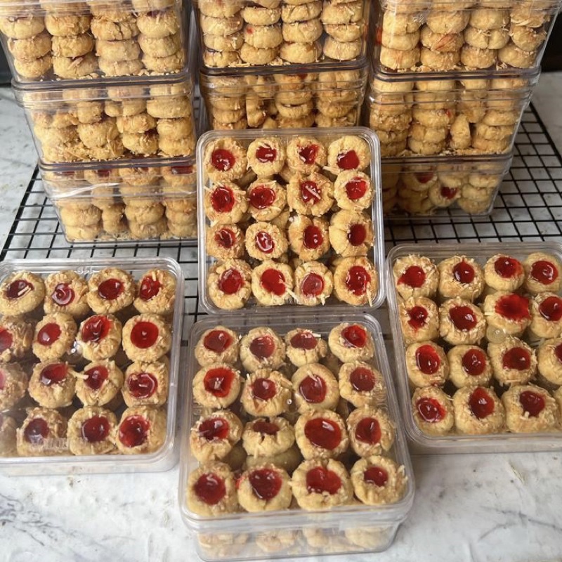 

Thumbprint Cookies Kue Kering Super Renyah Keju Premium 320gram / Toples jajanan spesial makanan ringan murah snack murah cemilan murah jajanan murah jajan snack oleh oleh murah enak berkualitas jajanan kekinian camilan murah