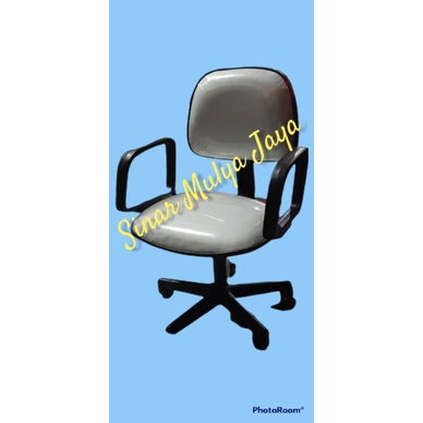 kursi kantor warna putih