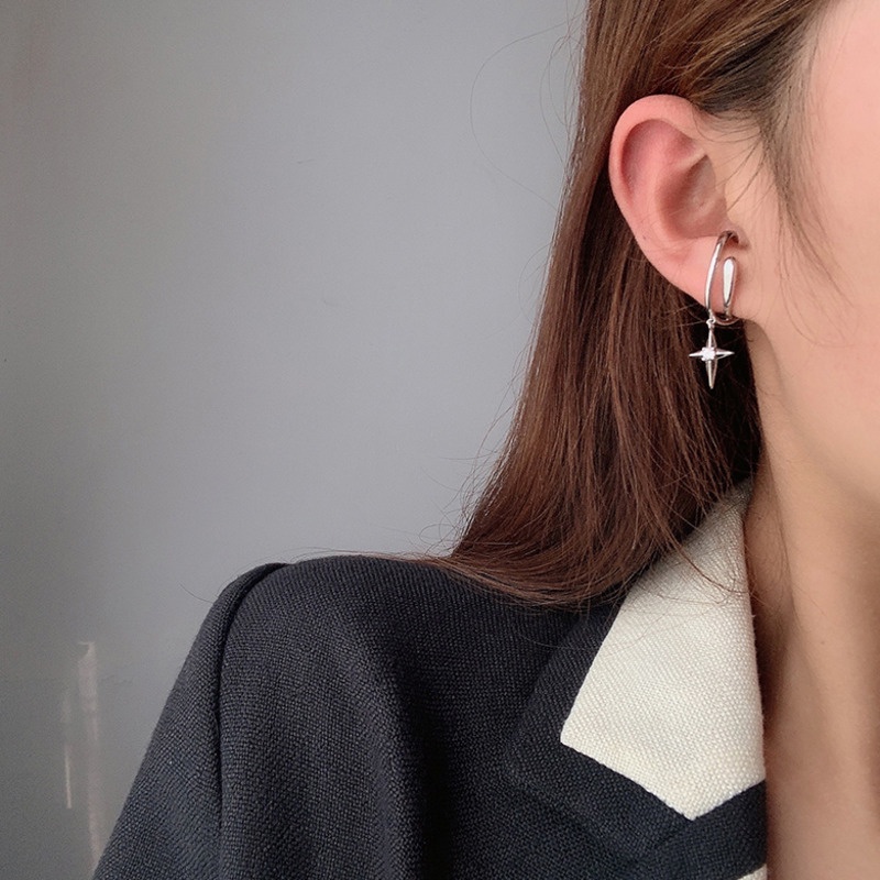 Anting Klip Tulang Rawan Telinga Bentuk Salib